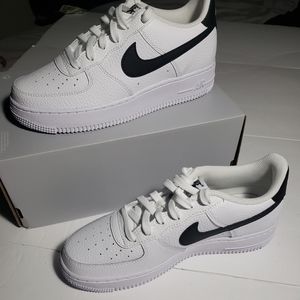 Nike air force 1 gs size 6y white and black